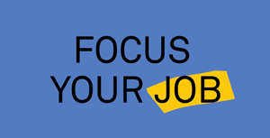 Der Satz \"Focus your Job\" auf pinkem Hintergrund - Informationen zur Berufsorientierung in der Medienbranche